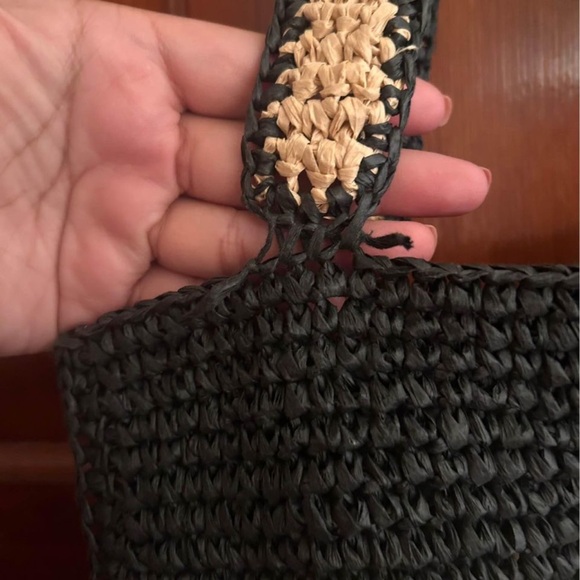 Beautiful Zara woven bag slight damage - Picture 4 of 4